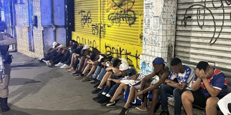 PM conduz 24 Integrantes da Bamor após atos de vandalismo na Liberdade