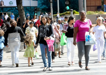 Falta homem? IBGE revela maioria de mulheres no país