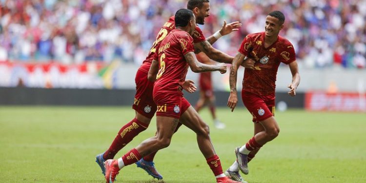 Com visita de Ancelotti, Bahia domina o Santos e se mantém no G4