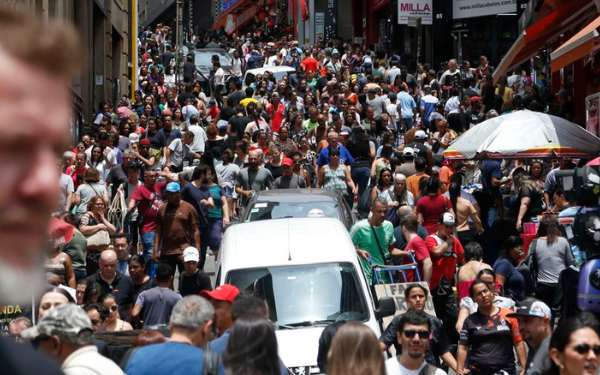 Brasil tem 213,4 milhões de habitantes em 2025, diz IBGE