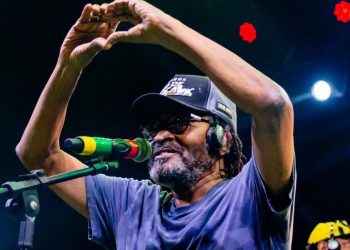 Ícone do reggae e baiano, Edson Gomes é anunciado como atração no Lollapalooza 2026
