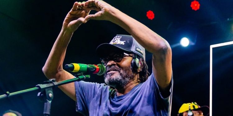 Ícone do reggae e baiano, Edson Gomes é anunciado como atração no Lollapalooza 2026