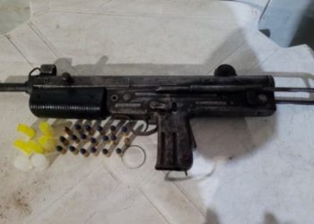 Adolescente é apreendido com submetralhadora e drogas em Salvador 