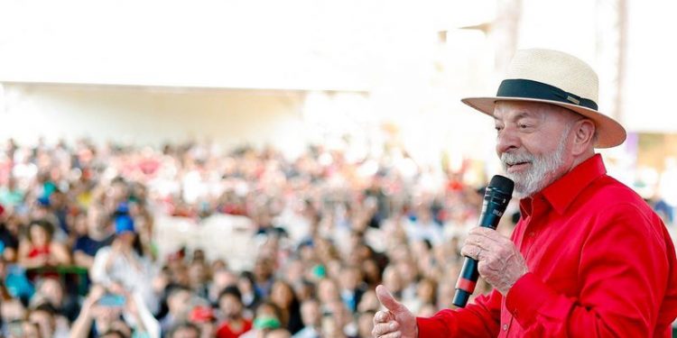 Pesquisa aponta que combate à corrupção é melhor no governo Lula do que no de Bolsonaro