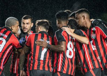 Flamengo recebe o Vitória no Maracanã pela 21ª rodada do Brasileirão