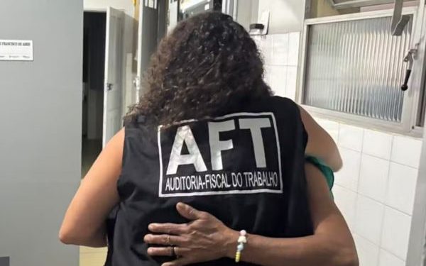 50 ANOS SEM SALÁRIO: empregada doméstica é resgatada de situação semelhante à escravidão na Bahia