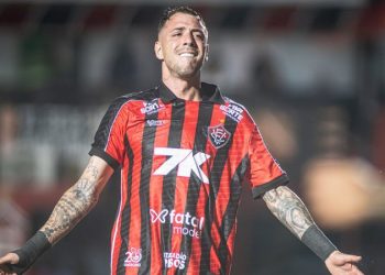 A BRUXA TA SOLTA! Atacante do Vitória se lesiona e não enfrenta o Flamengo