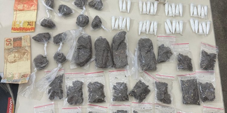 VULGO JP: Traficante do CV é preso com simulacro e drogas em Candeias