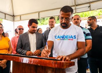 Começou! Prefeito assina Ordem de Serviço de PSF e abre licitação para finalização do píer de Caboto