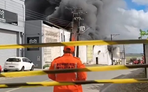 Fabríca de estofados pega fogo no Recôncavo Baiano