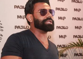 Aprovado? Pablo surge com novo visual e surpreende fãs durante show; confira