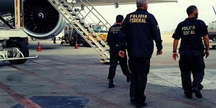 Mulher é flagrada com quase 1 kg de cocaína ao tentar embarcar para Paris no aeroporto de Salvador