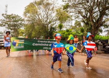 Candeias: Distrito da Colônia mantém tradição e leva mais de 400 estudantes à abertura dos desfiles de 7 de setembro