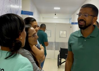 Candeias: Prefeito Eriton se emociona com nascimento de 4 bebês, após reforma da maternidade José Mário dos Santos