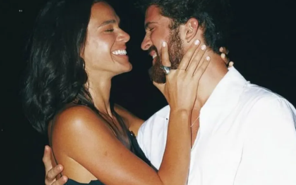 Voltaram? Bruna Marquezine e João Guilherme são flagrados juntos em restaurante