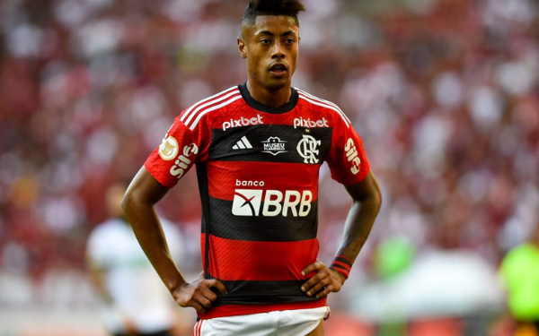 Procuradoria do STJD quer aumentar pena de atacante do Flamengo