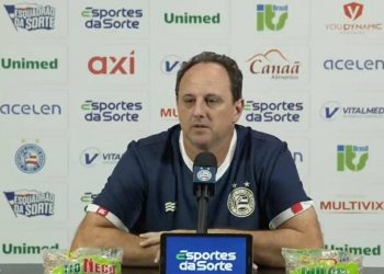 “Joga no sintético e reclama do natural?”, provoca Rogério Ceni após vitória do Bahia contra o Palmeiras