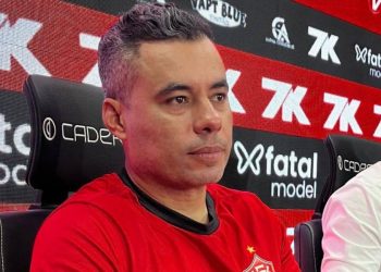 “Não sou o salvador da pátria”, diz Jair Ventura em sua apresentação no Vitória