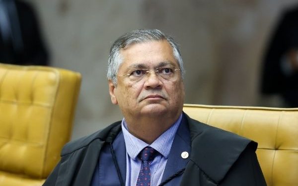 Dino suspende repasse de emendas Pix em duas cidades baianas; saiba quais