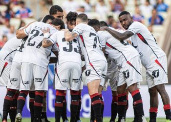 Vitória perde para o Grêmio e segue no Z-4 do Brasileirão