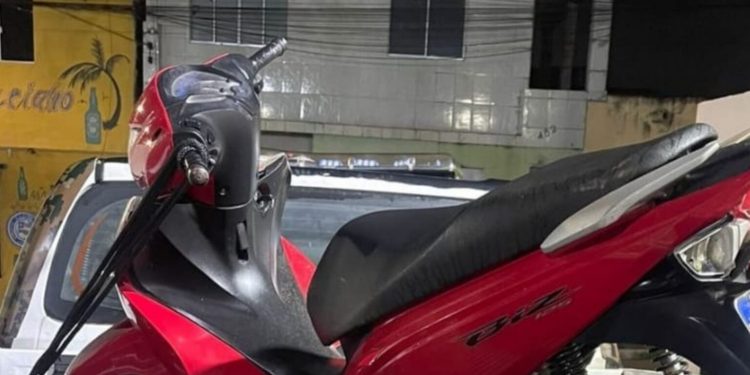 Cipe Polo apreende moto adulterada e drogas em Simões Filho