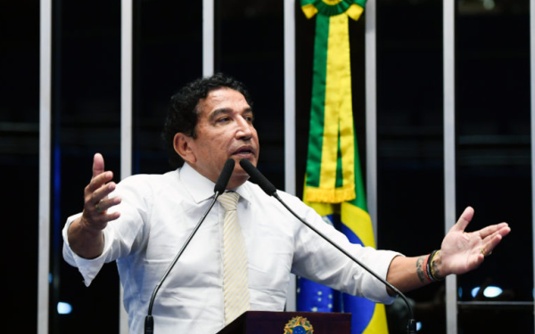 Apoiador de Bolsonaro, Magno Malta quer ‘impeachment do marginal’ Moraes