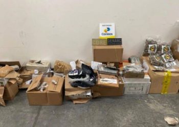 Polícia Civil apreende R$ 160 mil em drogas e cigarros eletrônicos na sede dos Correios