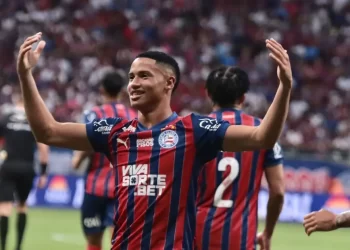 Todo mundo tenta, mas só o Bahia é penta: Tiago brilha, Tricolor massacra o Confiança e conquista quinta Copa do Nordeste