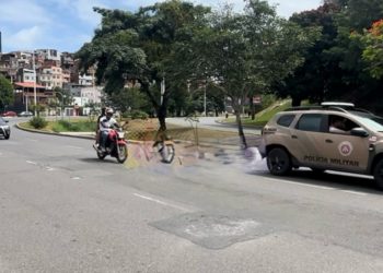 homem saca arma para agente da Transalvador, atira na escolta do prefeito Bruno Reis e morre  em Salvador 