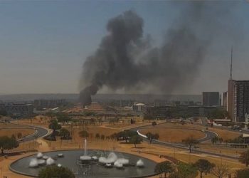 Banheiros químicos são incendiados durante julgamento de Bolsonaro