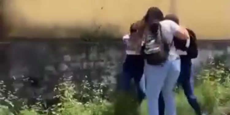 ENTRE TAPAS E PUXÕES DE CABELO: alunos brigam em Candeias