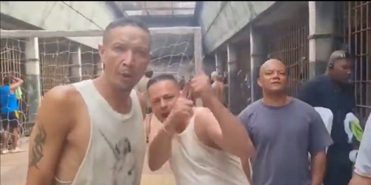 Presidiários ironizam o ex-presidente Jair Bolsonaro: “Estamos só esperando você aqui”