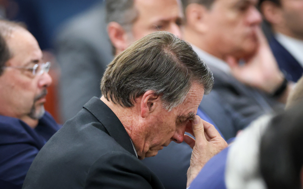 Laudo de Bolsonaro indica câncer de pele, diz médico