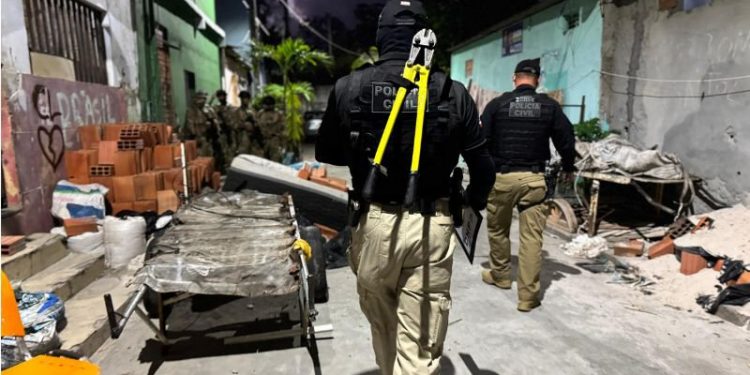 Polícia acorda integrantes de facção ligados a mortes, tráfico de drogas e confrontos na capital e RMS