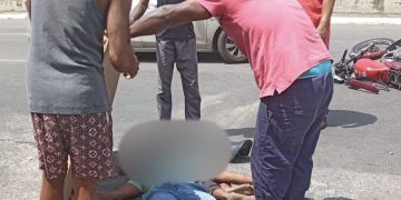 Motociclista e garupa ficam feridos após colisão com caminhão em Madre de Deus