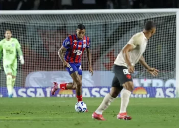 Bahia cede virada ao Vasco, se afasta do G4 e completa um mês sem vencer no Brasileirão