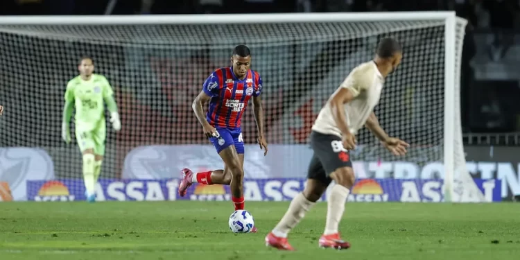Bahia cede virada ao Vasco, se afasta do G4 e completa um mês sem vencer no Brasileirão