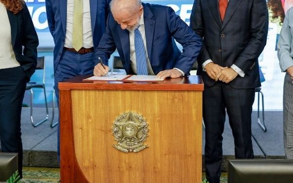 Lula veta trechos da lei que reduz tempo de punição para políticos cassados