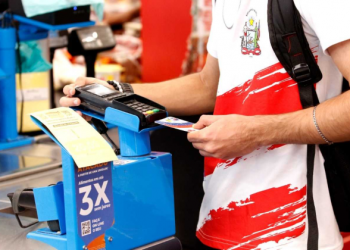 Bolsa Presença libera R$ 50,2 milhões para famílias de estudantes da rede estadual