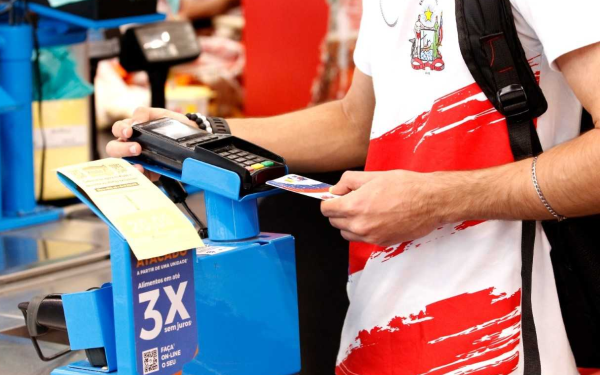 Bolsa Presença libera R$ 50,2 milhões para famílias de estudantes da rede estadual