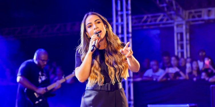 Candeias: Fenômeno da música gospel, Gabriela Rocha se apresenta na Semana Evangélica