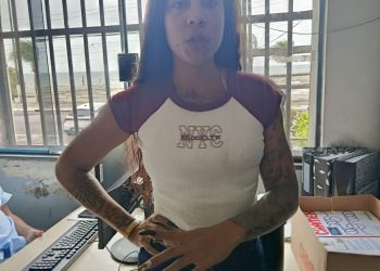 VULGO BIANCA: mulher de 25 anos, com diversas passagens, é capturada com drogas em Madre de Deus