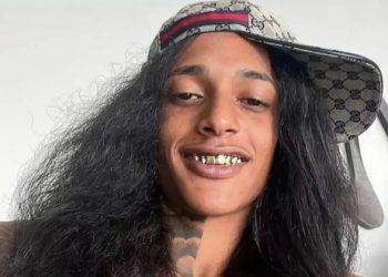 Oruam deixa presídio em Bangu e é ovacionado por multidão de fãs; veja vídeo