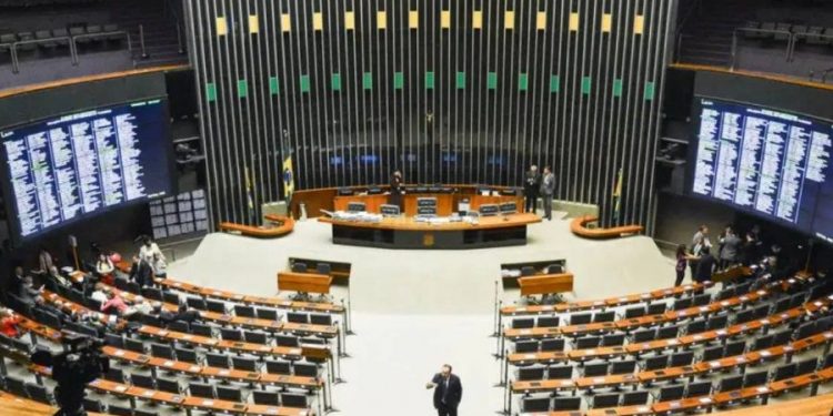 Câmara aprova licença-menstrual com até dois dias de afastamento por mês