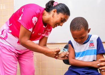 Candeias: Prefeitura inicia campanha para atualizar cartão de vacinação de alunos da rede municipal