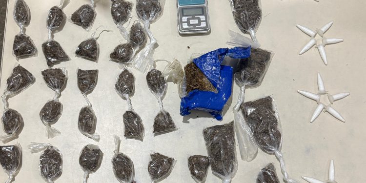 Homem é preso com drogas durante rondas no distrito de Menino Jesus, em Candeias