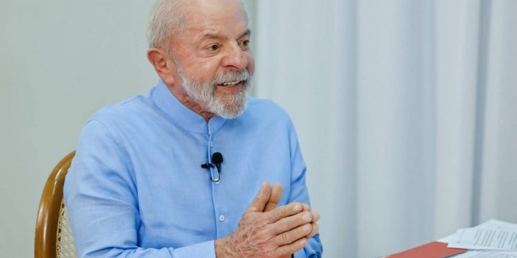 Lula quer tarifa zero nos ônibus e proposta deve ser bandeira para reeleição