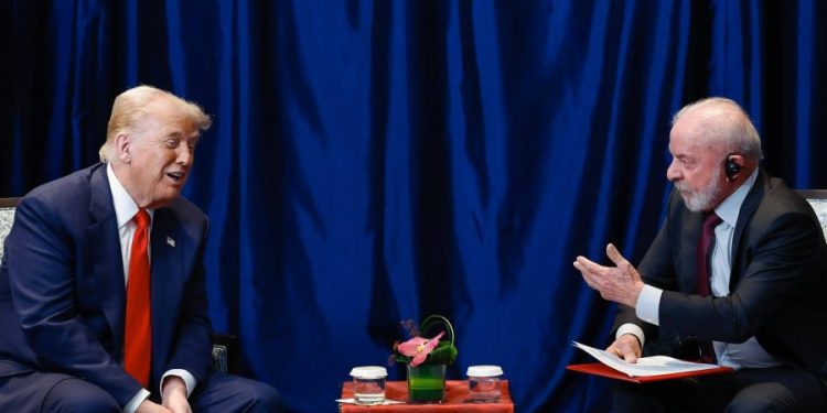 Trump parabeniza Lula, mas evita promessa de acordo comercial com o Brasil: “Não sei se algo vai acontecer”