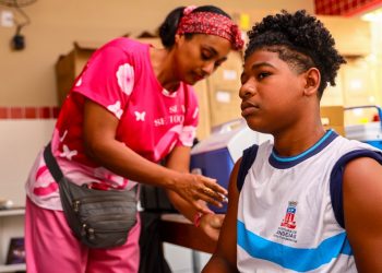 Candeias: Estudantes das Escolas Municipais são imunizados em campanha de multivacinação