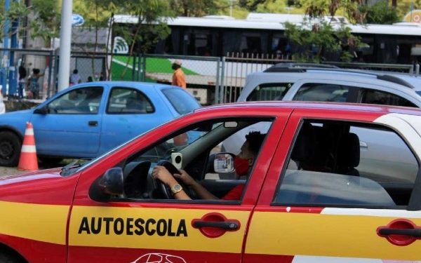 Governo estima economia de até 80% com fim da autoescola obrigatória